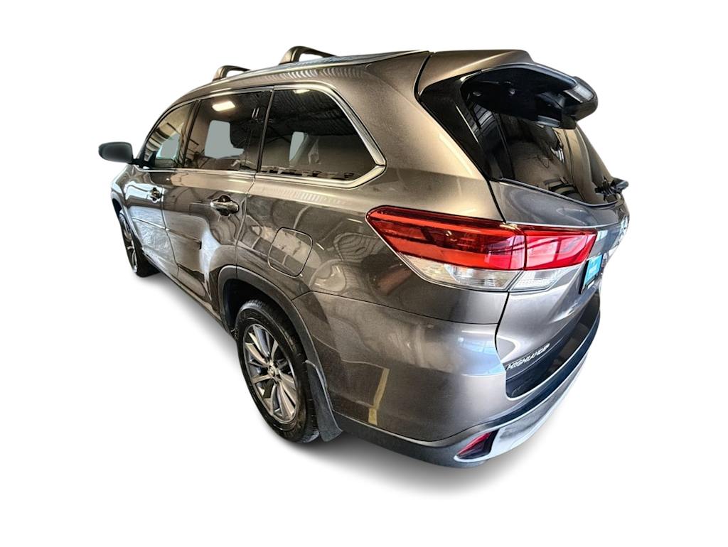 Thumbnail: 2019 Toyota Highlander - 21