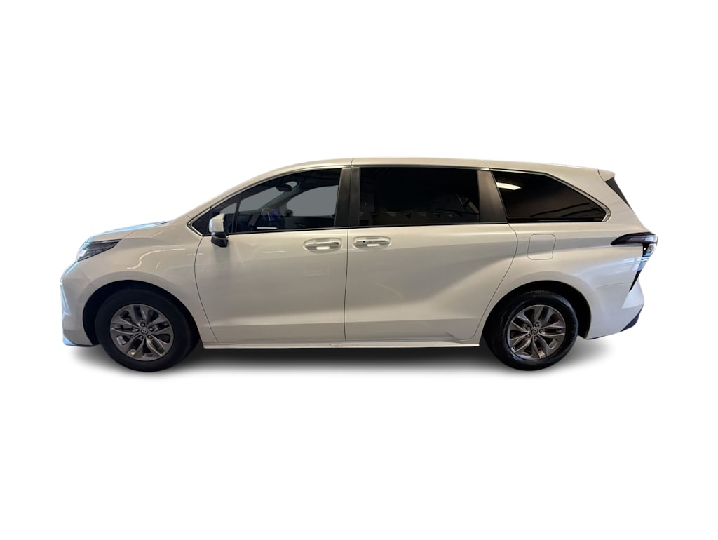 Thumbnail: 2025 Toyota Sienna - 3