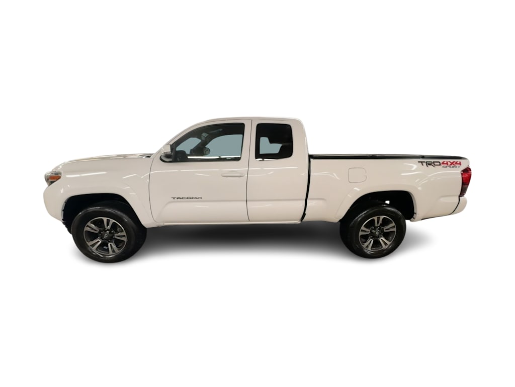 Thumbnail: 2019 Toyota Tacoma - 3