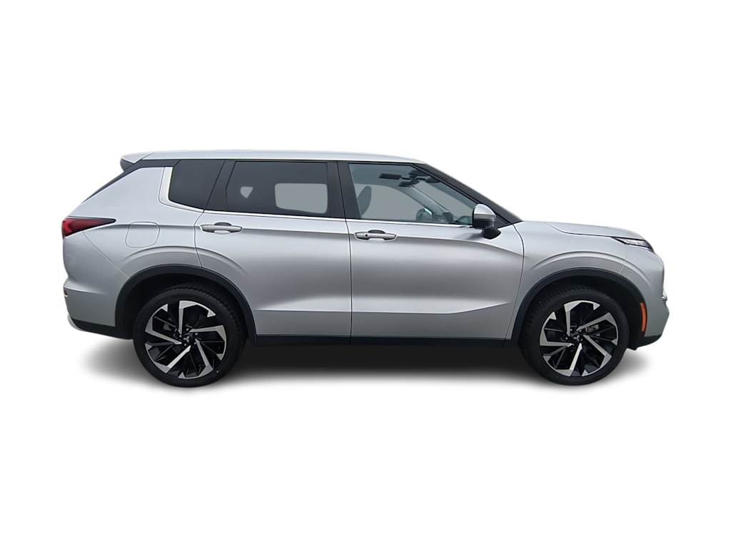 Thumbnail: 2023 Mitsubishi Outlander - 23