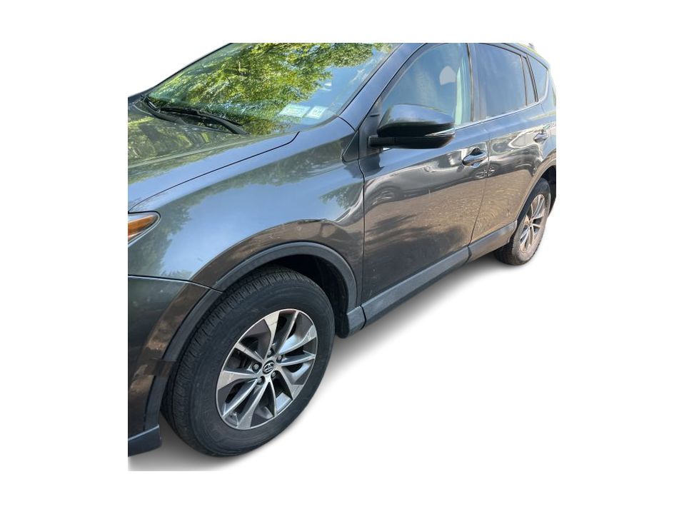 Thumbnail: 2018 Toyota RAV4 - 3