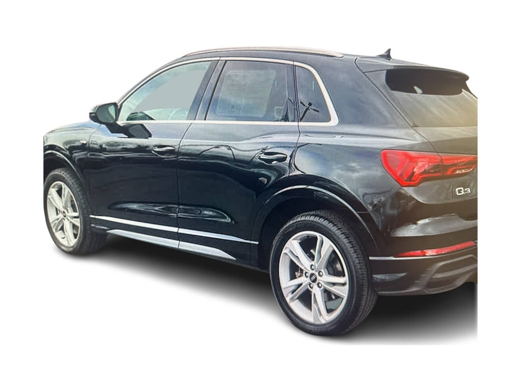 Thumbnail: 2022 Audi Q3 - 3