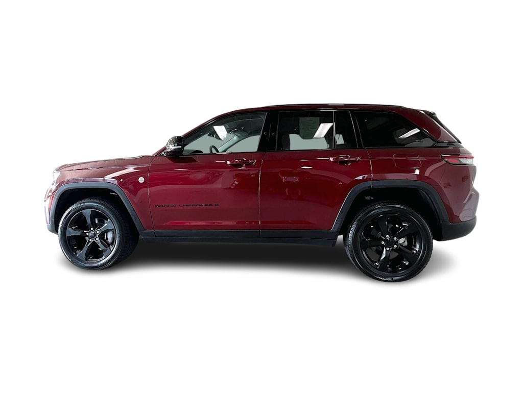 Thumbnail: 2023 Jeep Grand Cherokee - 3