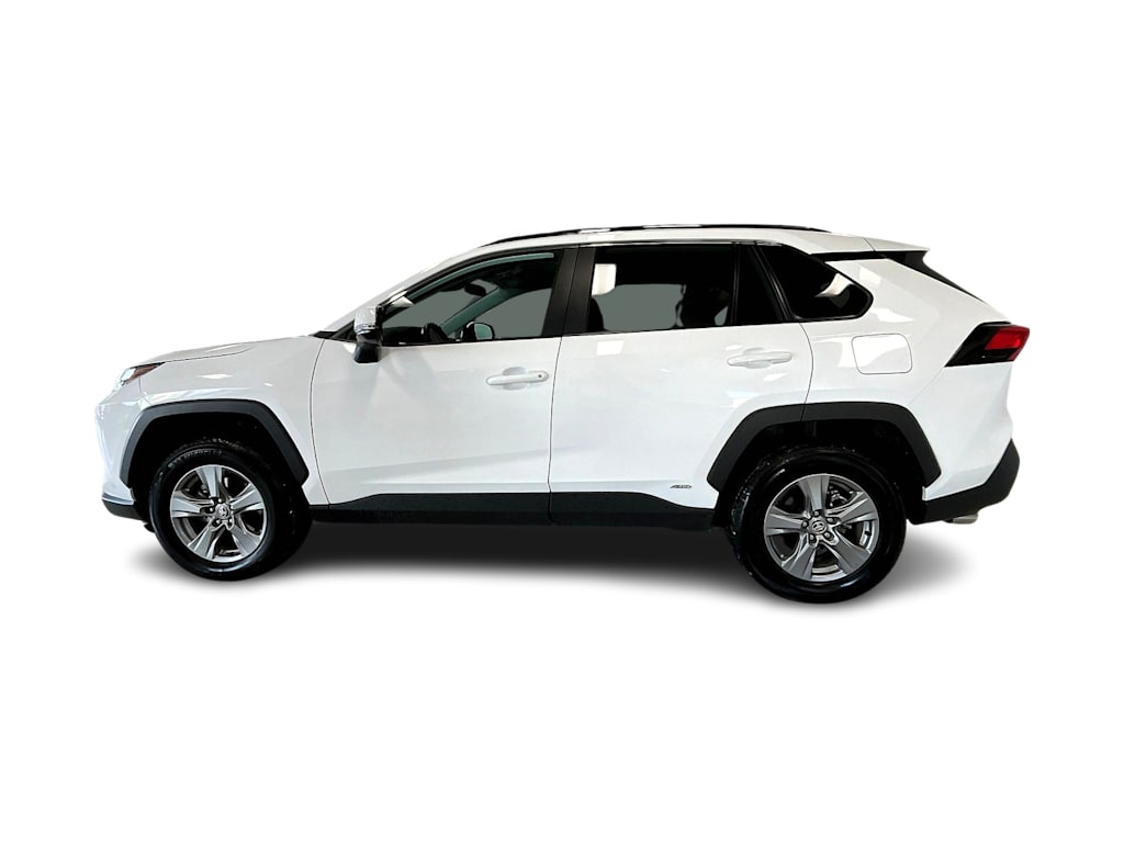 2024 Toyota RAV4 XLE 3