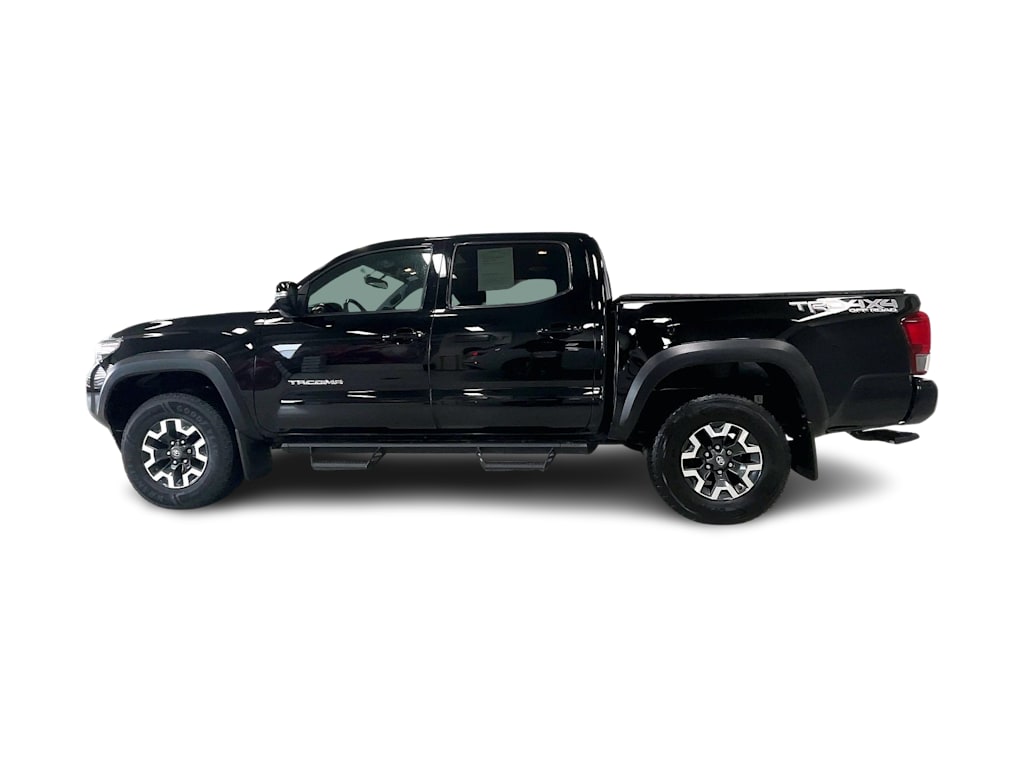 Thumbnail: 2017 Toyota Tacoma - 3