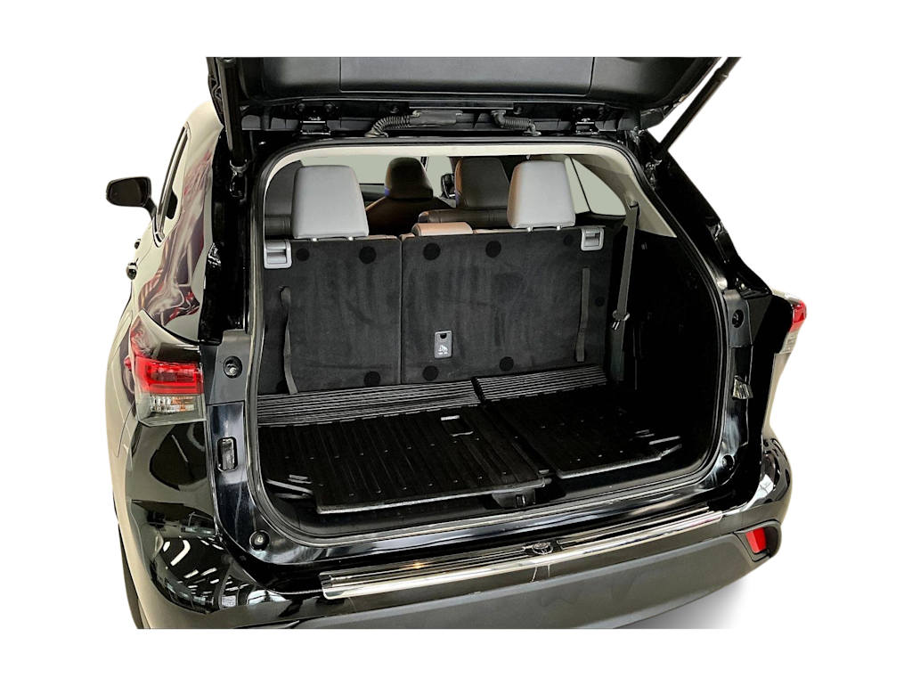 Thumbnail: 2023 Toyota Highlander - 18