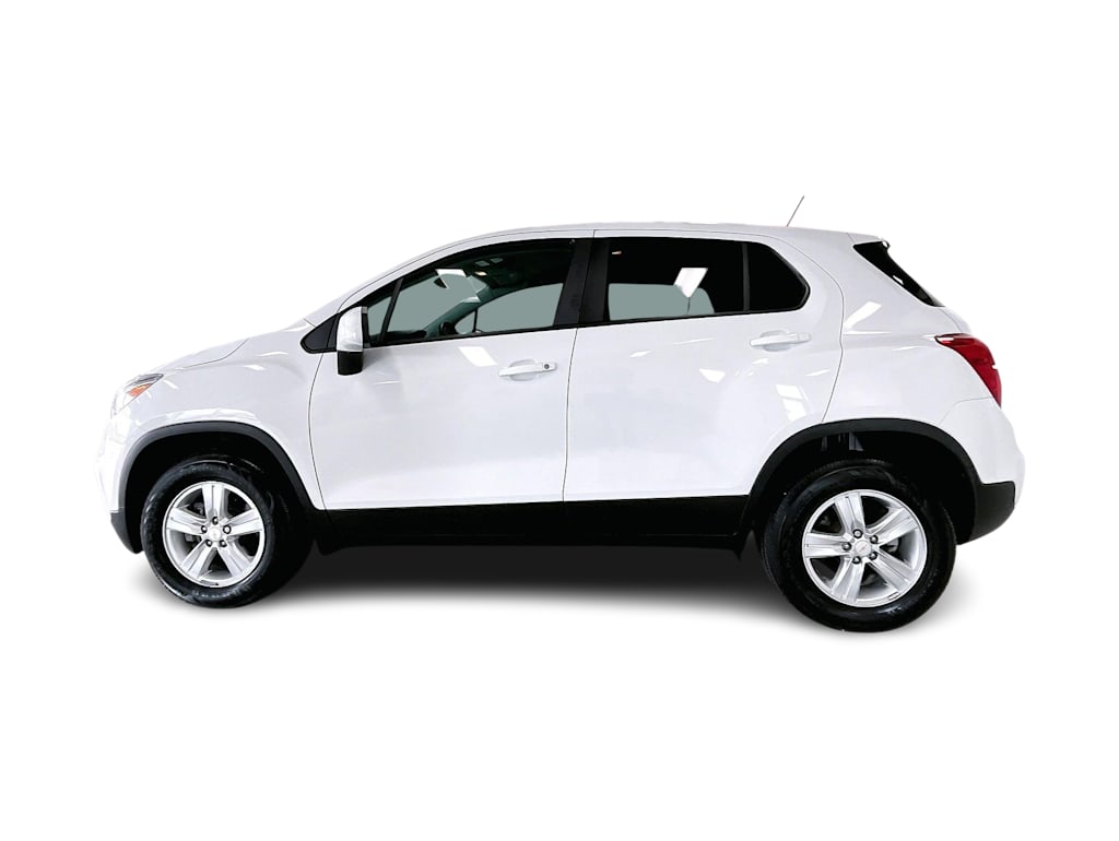 Thumbnail: 2022 Chevrolet Trax - 3