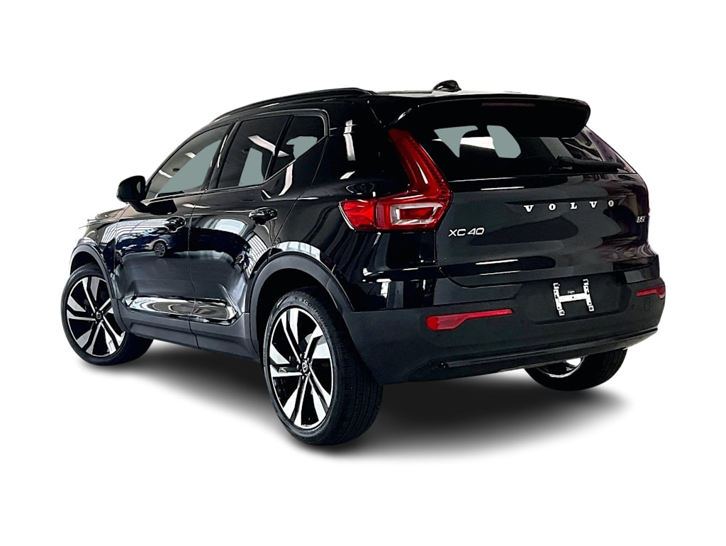 Thumbnail: 2025 Volvo XC40 - 4