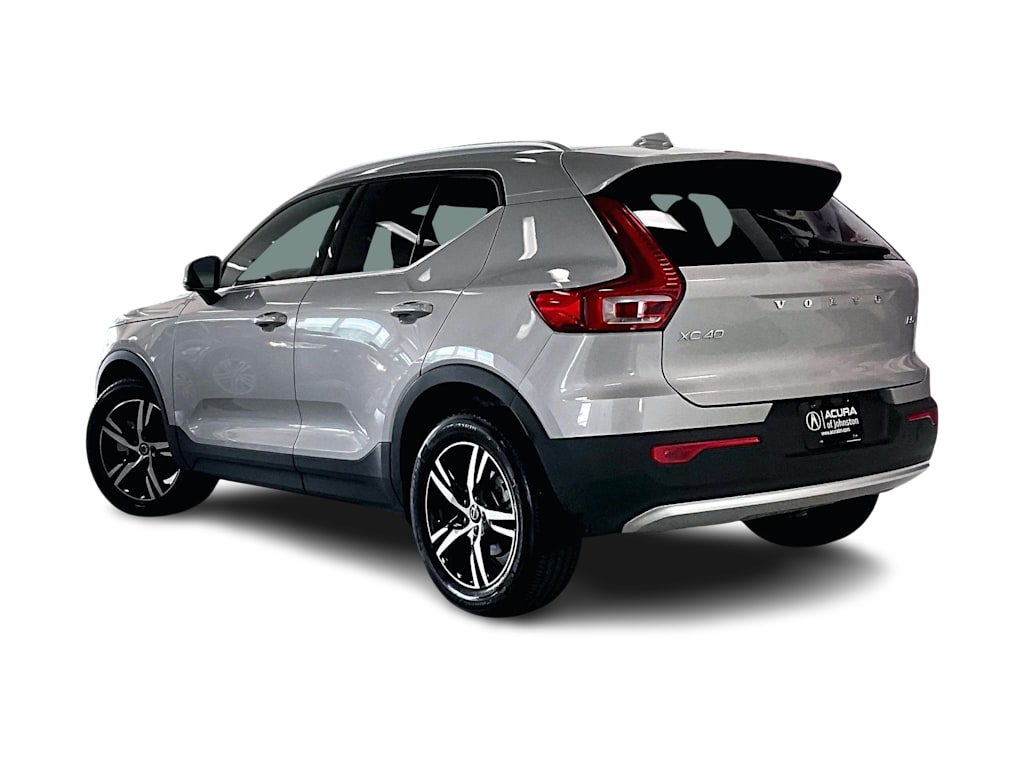Thumbnail: 2025 Volvo XC40 - 4