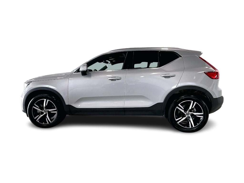Thumbnail: 2025 Volvo XC40 - 3