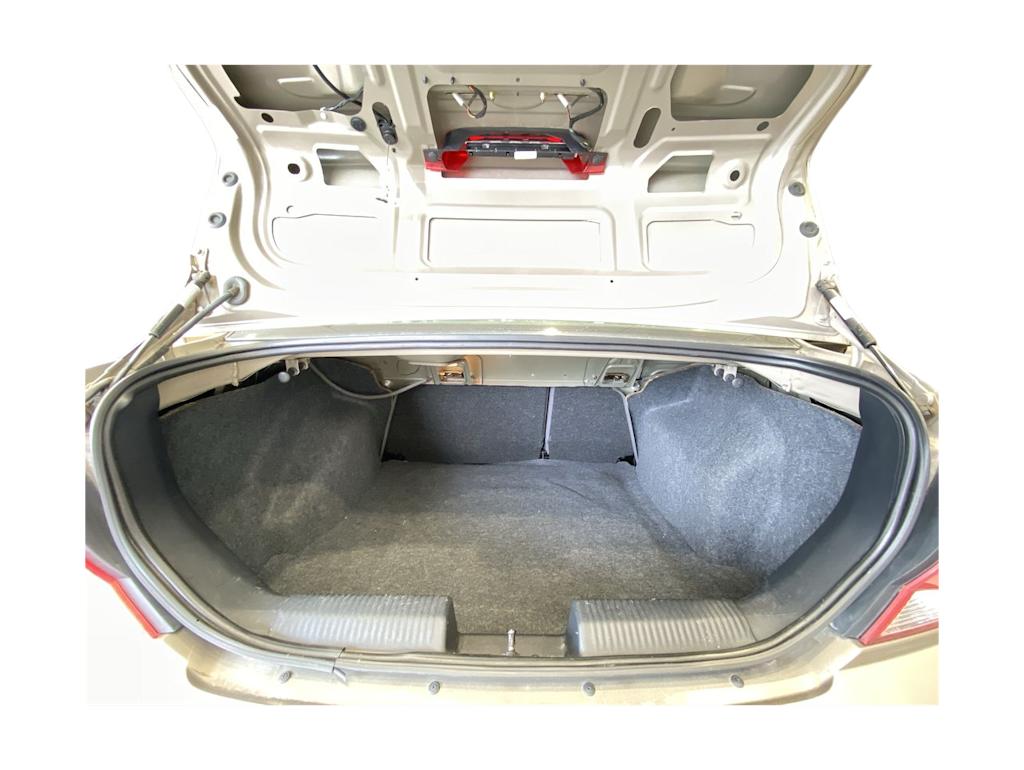 Thumbnail: 2003 Ford Focus - 13