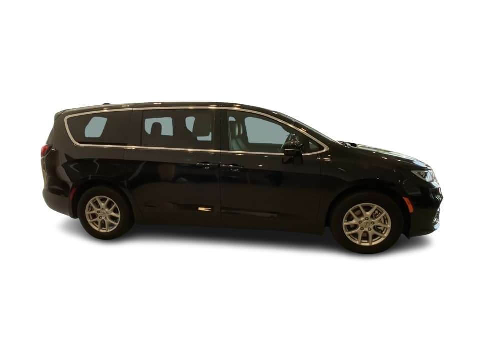 Thumbnail: 2025 Chrysler Pacifica - 21