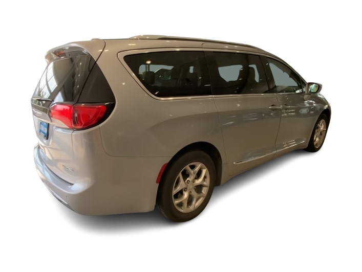 Thumbnail: 2018 Chrysler Pacifica - 18
