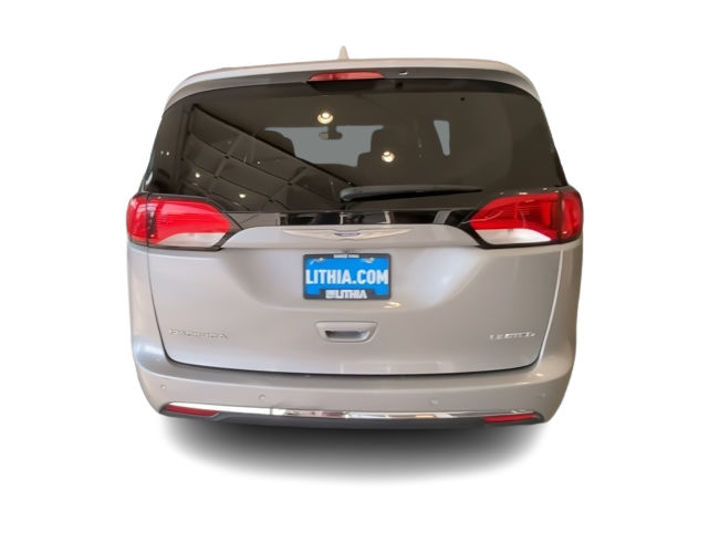 Thumbnail: 2018 Chrysler Pacifica - 5