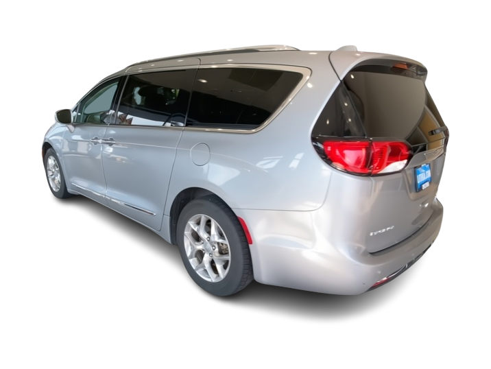 Thumbnail: 2018 Chrysler Pacifica - 4