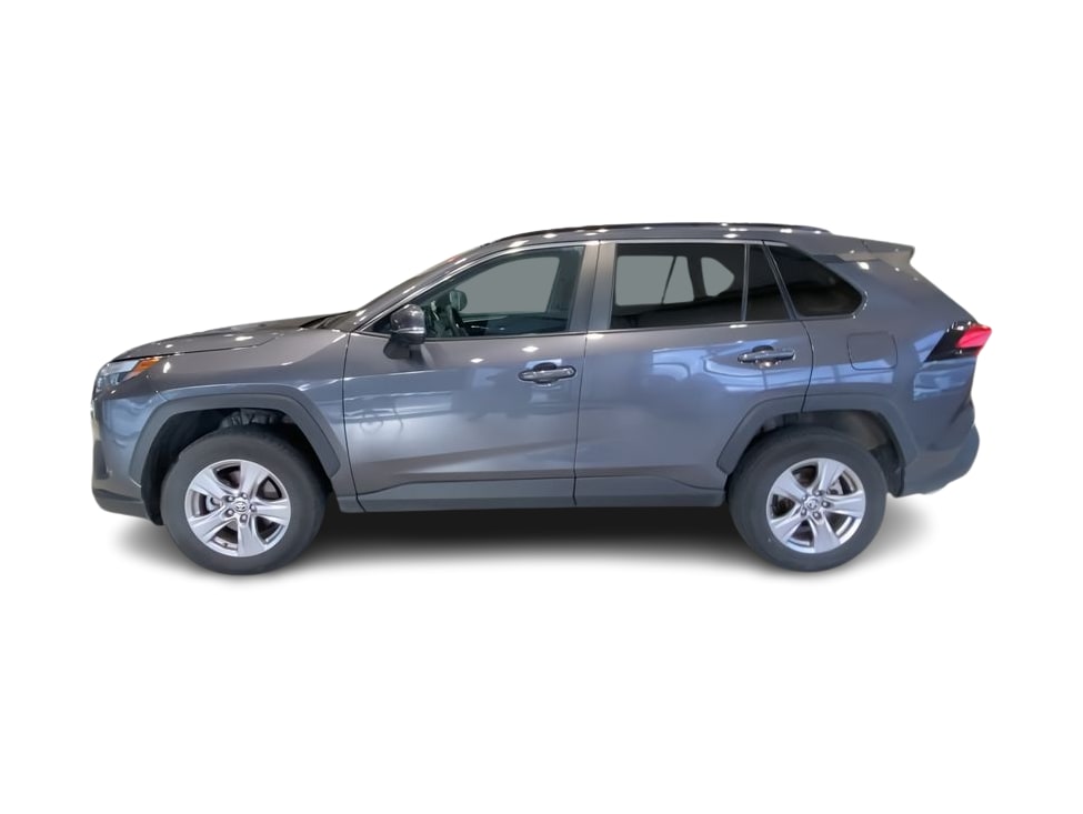 2022 Toyota RAV4 XLE 3