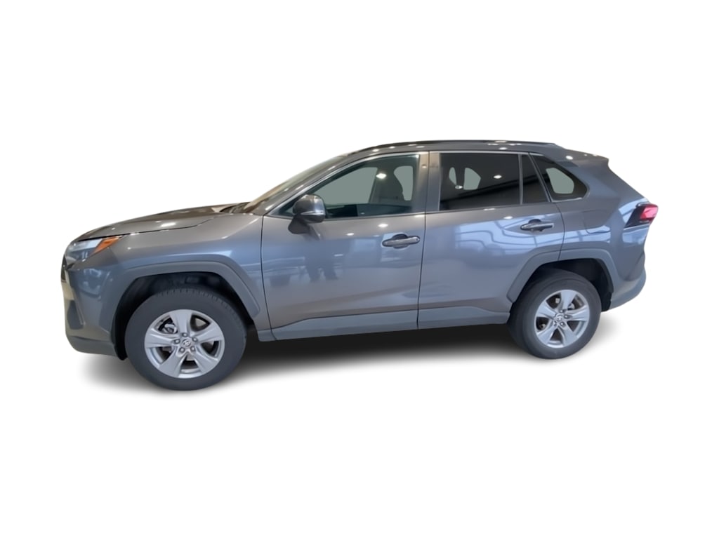 2022 Toyota RAV4 XLE 3