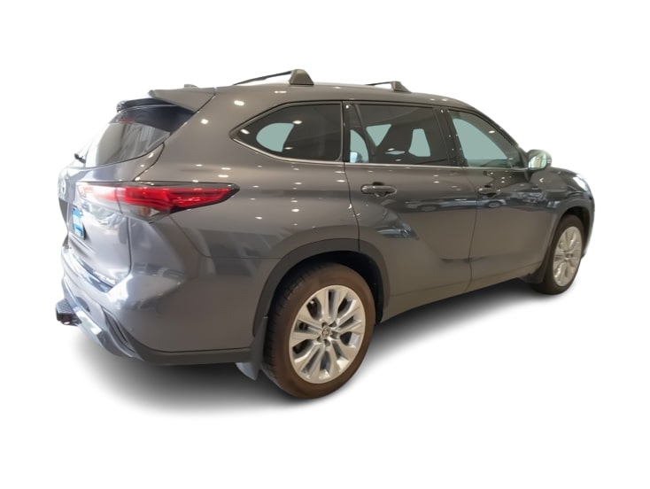 Thumbnail: 2022 Toyota Highlander - 19