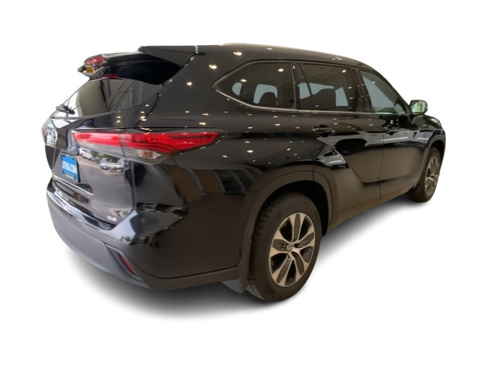 Thumbnail: 2022 Toyota Highlander - 16