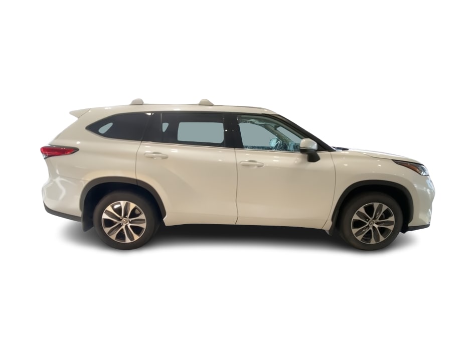 Thumbnail: 2022 Toyota Highlander - 21