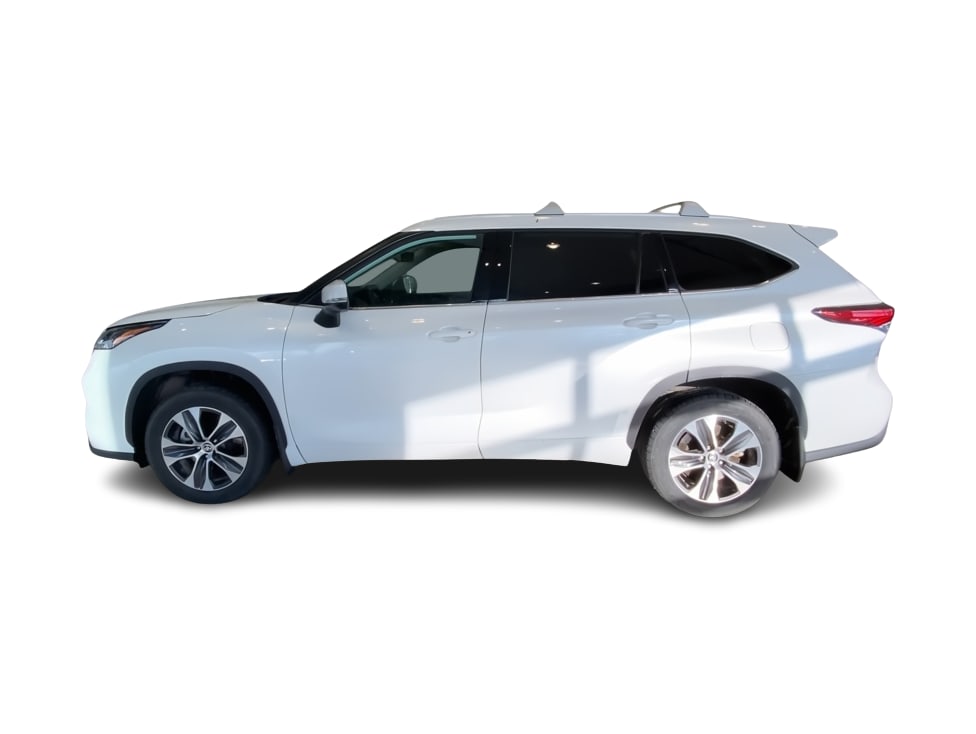 Thumbnail: 2022 Toyota Highlander - 3