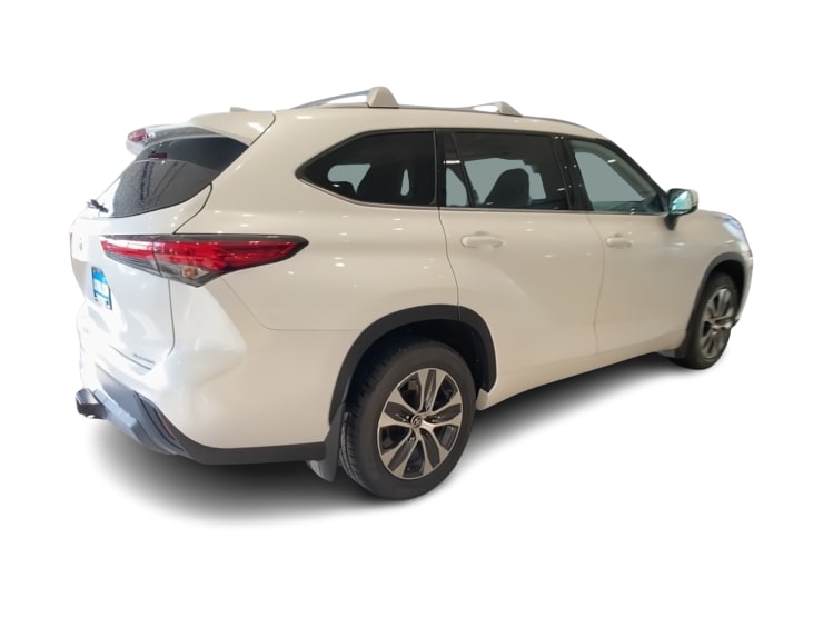 Thumbnail: 2022 Toyota Highlander - 20