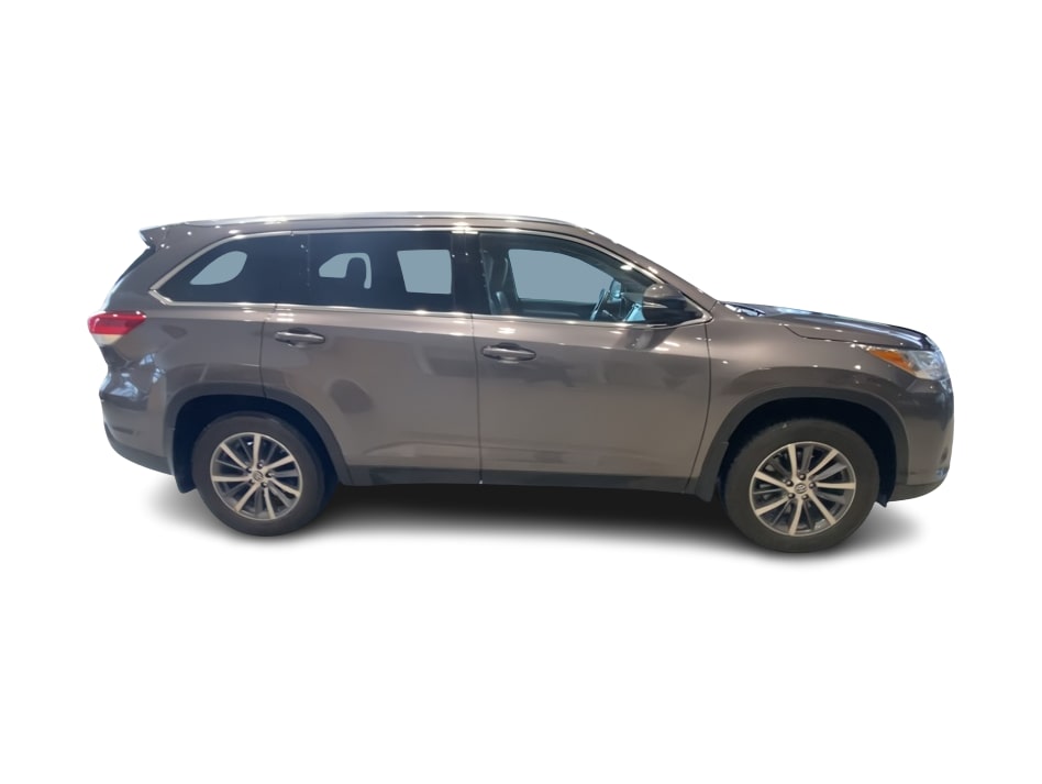 Thumbnail: 2019 Toyota Highlander - 19