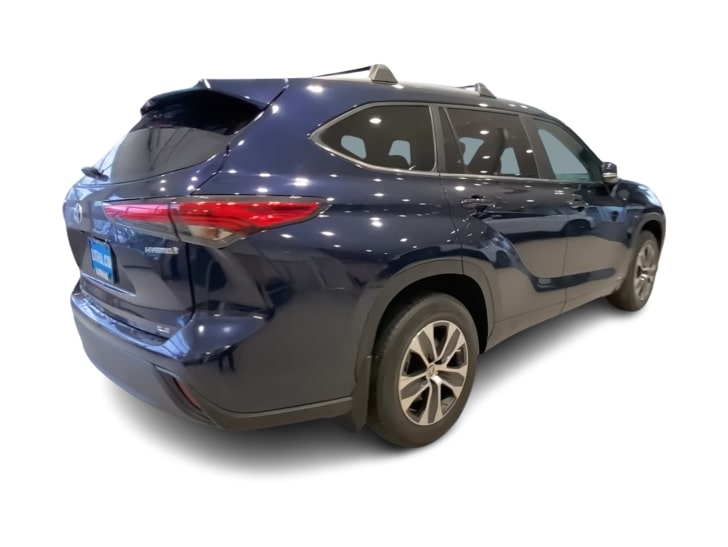 Thumbnail: 2023 Toyota Highlander - 18