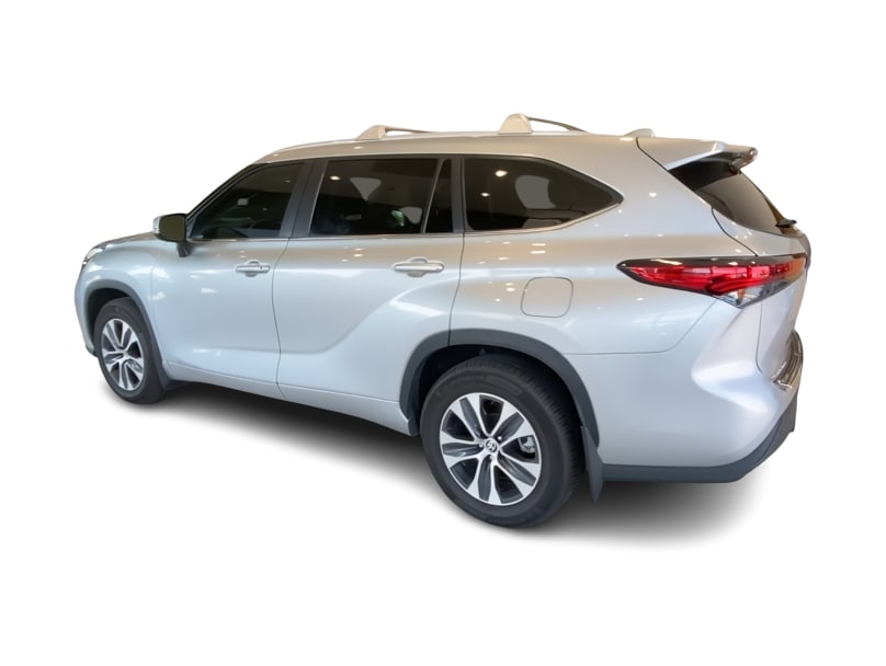 Thumbnail: 2023 Toyota Highlander - 16
