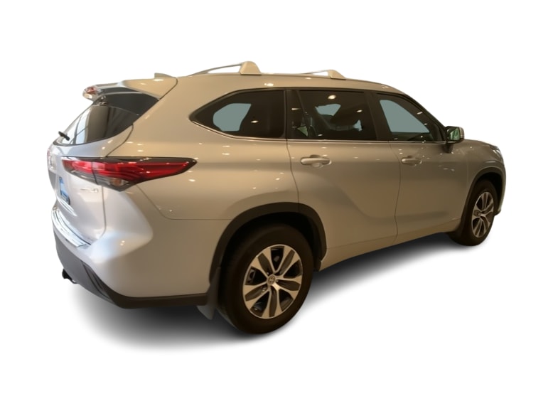 Thumbnail: 2023 Toyota Highlander - 18