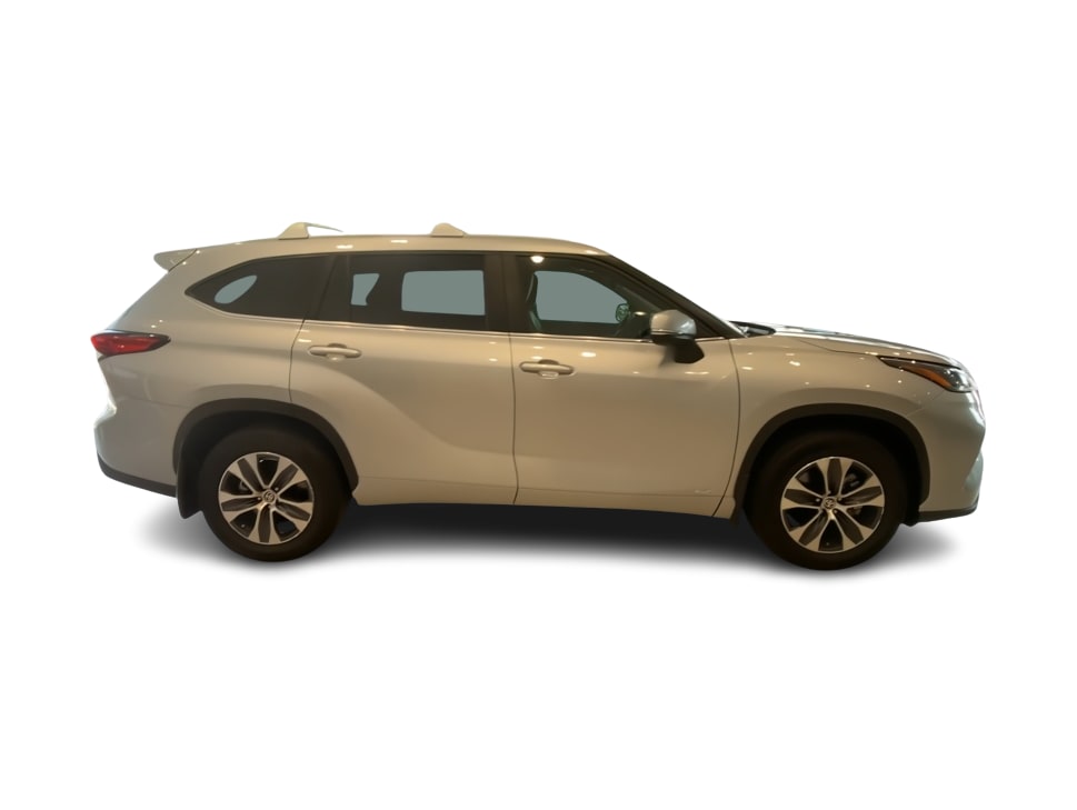 Thumbnail: 2023 Toyota Highlander - 19