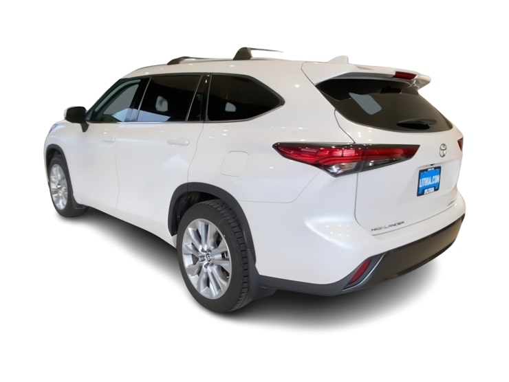 Thumbnail: 2023 Toyota Highlander - 4