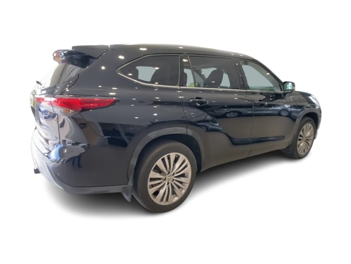 Thumbnail: 2023 Toyota Highlander - 18