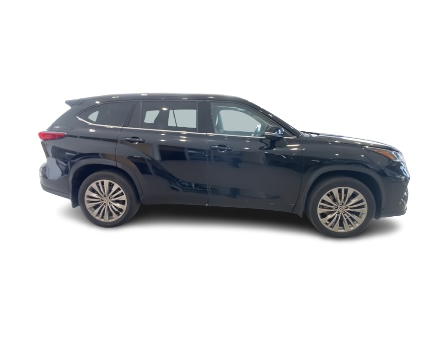 Thumbnail: 2023 Toyota Highlander - 19