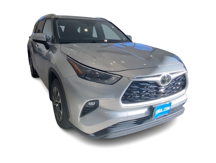 Thumbnail: 2023 Toyota Highlander - 16