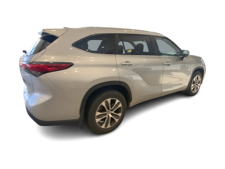 Thumbnail: 2023 Toyota Highlander - 19
