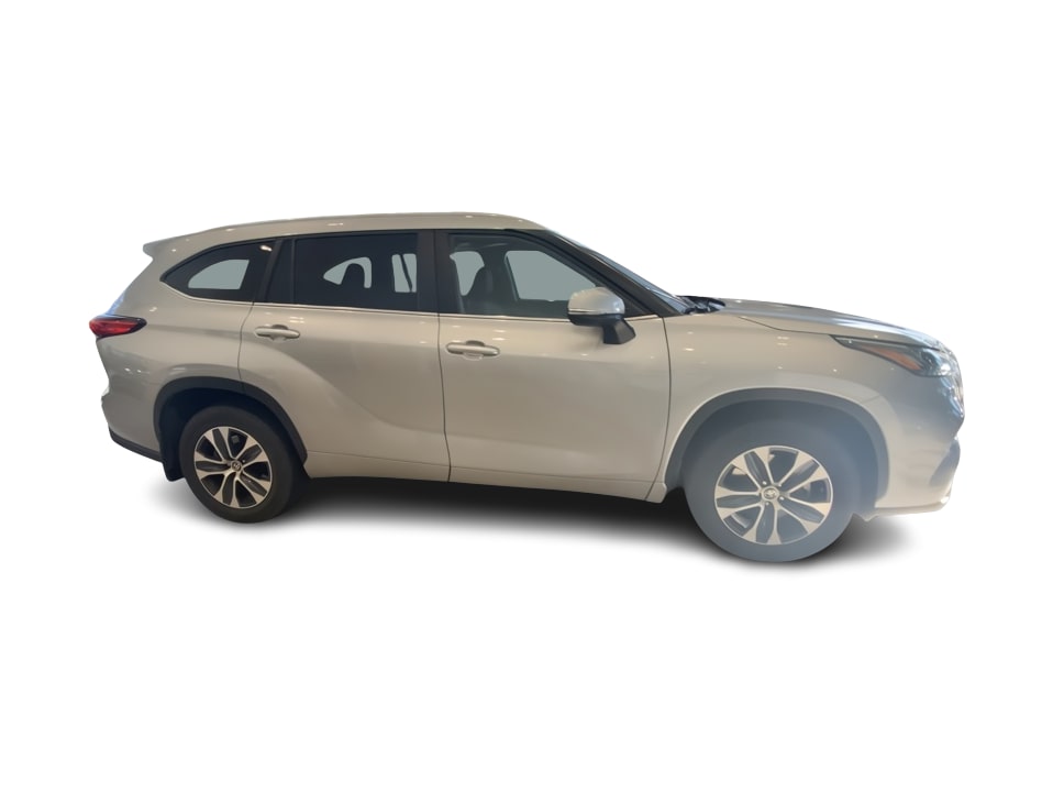Thumbnail: 2023 Toyota Highlander - 20