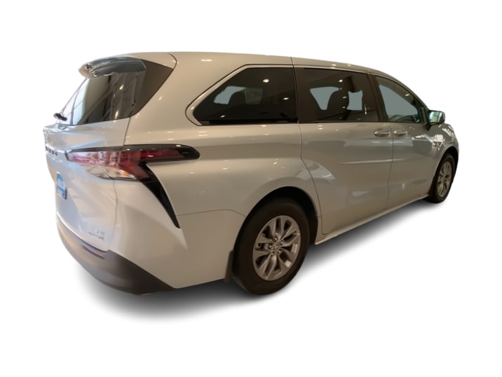 Thumbnail: 2023 Toyota Sienna - 16