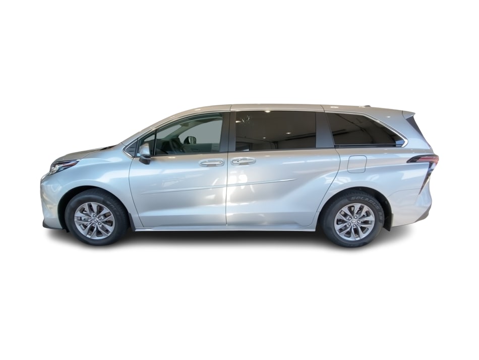 Thumbnail: 2023 Toyota Sienna - 3
