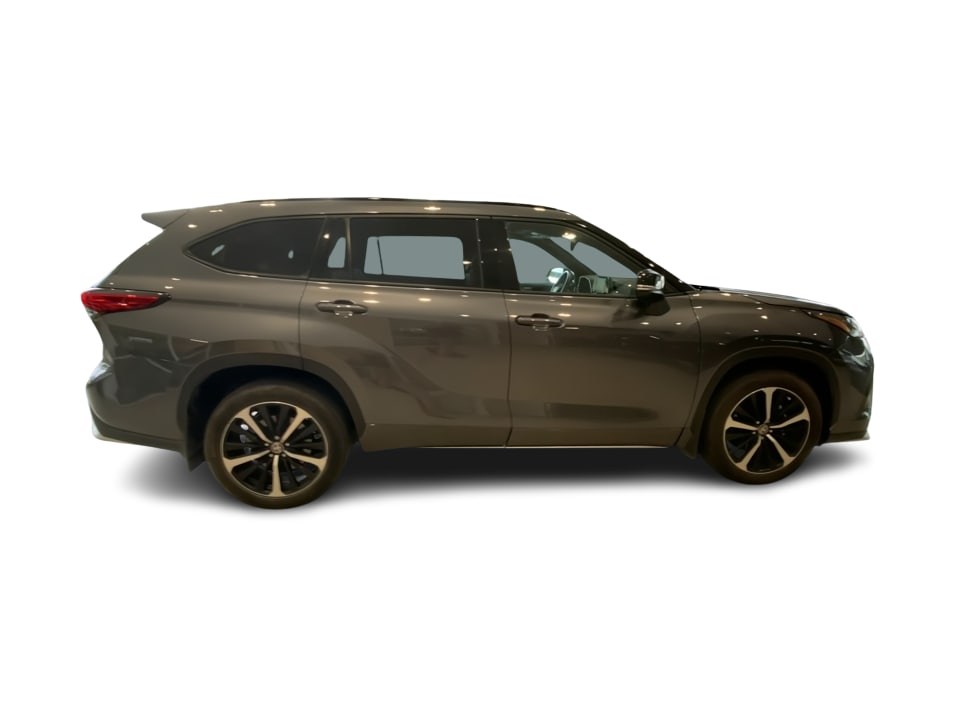 Thumbnail: 2022 Toyota Highlander - 21