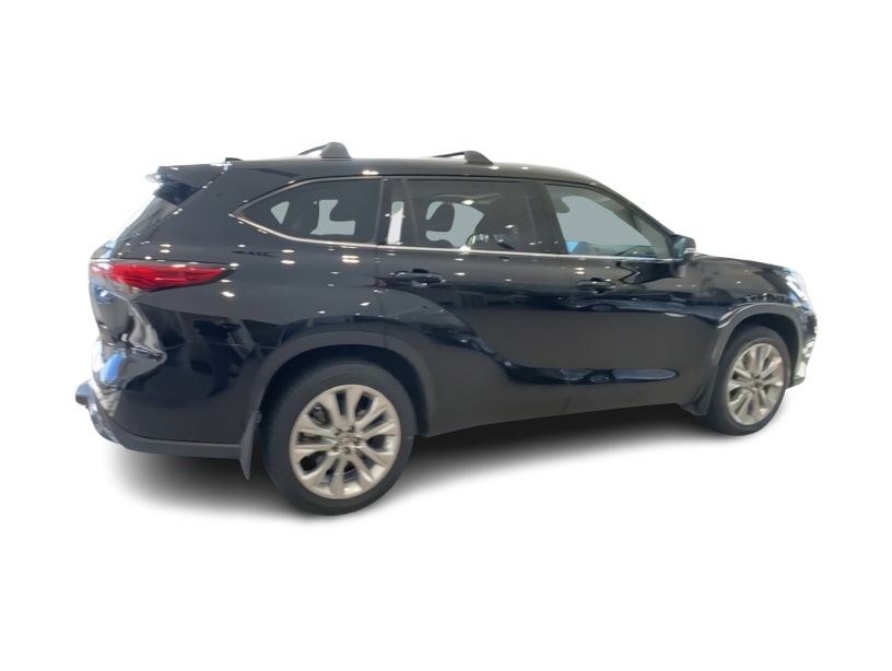 Thumbnail: 2023 Toyota Highlander - 17