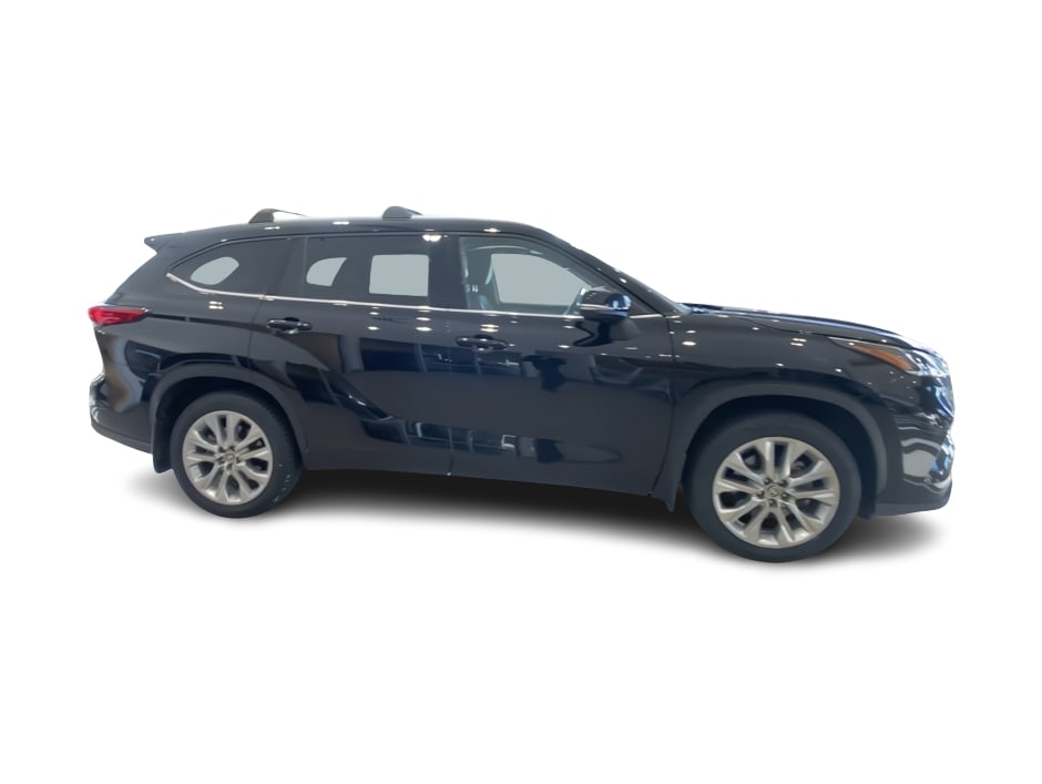 Thumbnail: 2023 Toyota Highlander - 18