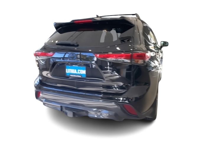 Thumbnail: 2023 Toyota Highlander - 16