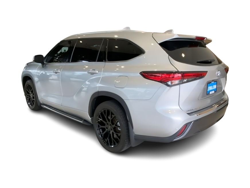 Thumbnail: 2020 Toyota Highlander - 4
