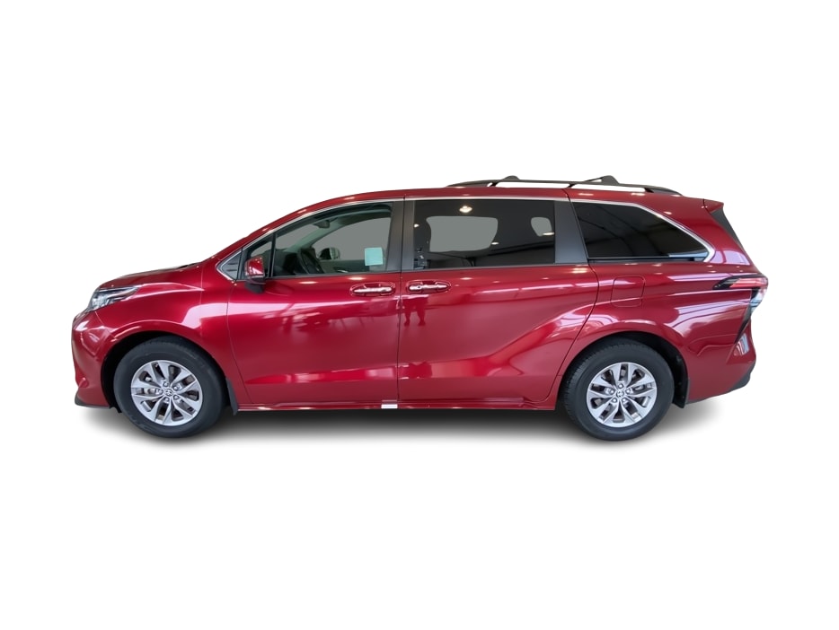 Thumbnail: 2021 Toyota Sienna - 3