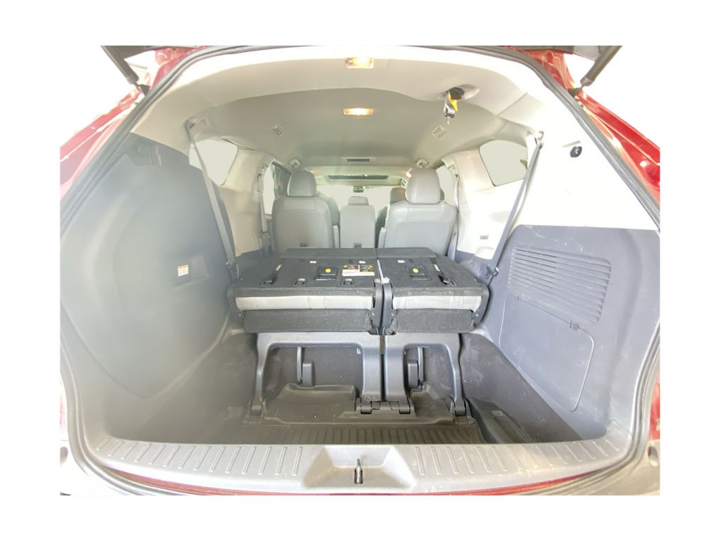 Thumbnail: 2021 Toyota Sienna - 15