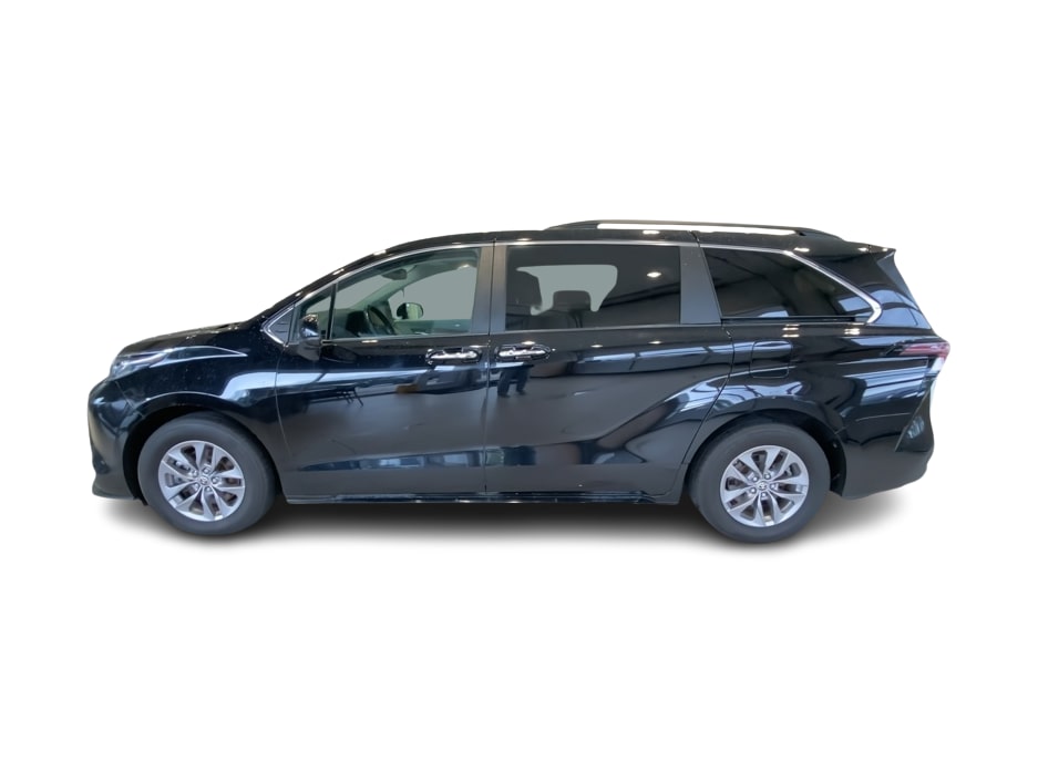 Thumbnail: 2024 Toyota Sienna - 3