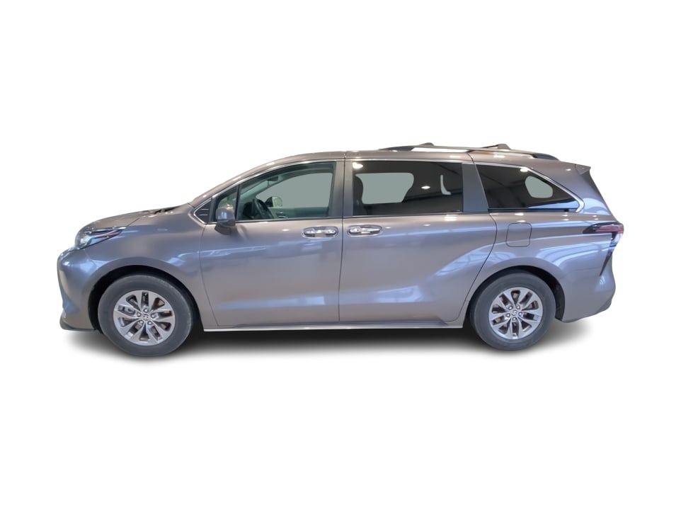 Thumbnail: 2023 Toyota Sienna - 3