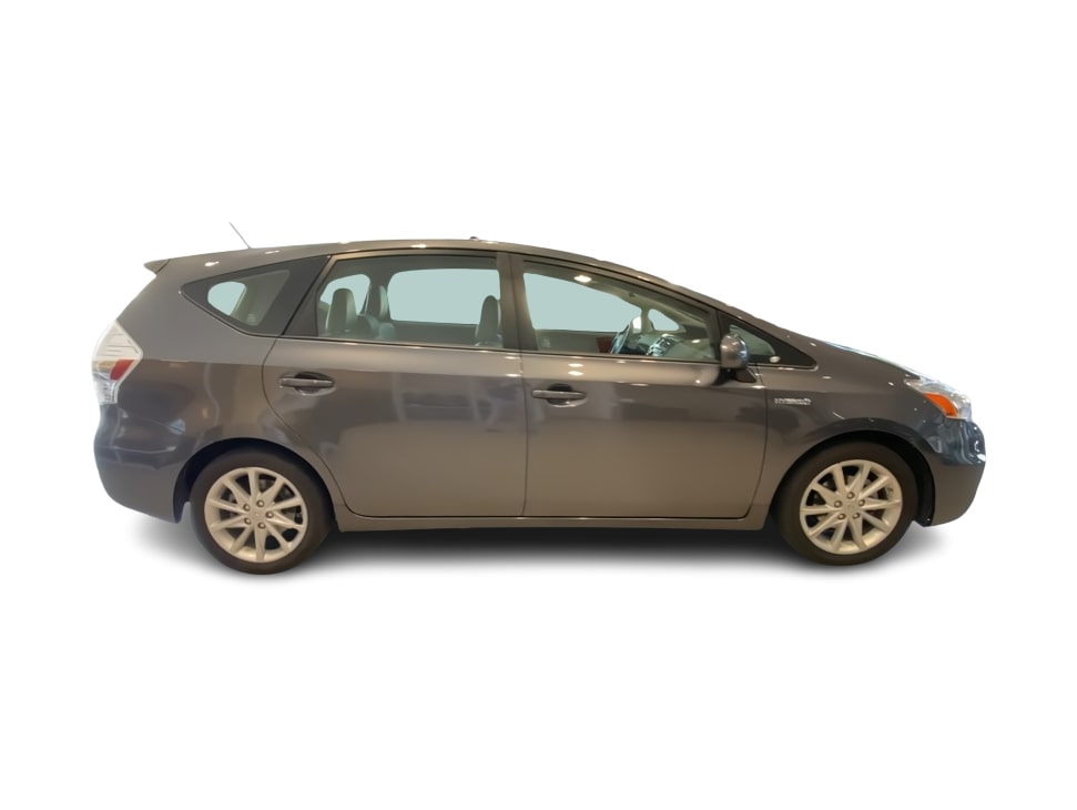 Thumbnail: 2014 Toyota Prius v - 17