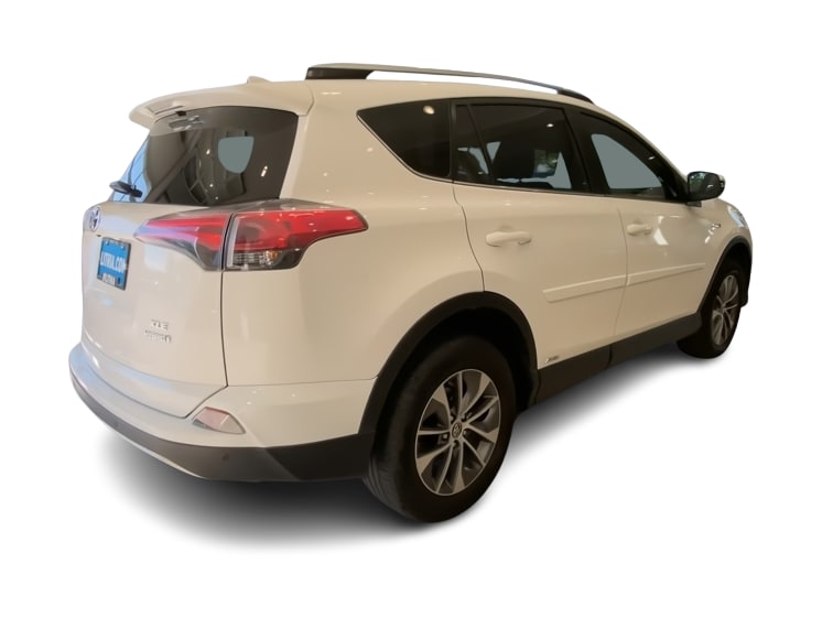 Thumbnail: 2018 Toyota RAV4 - 17